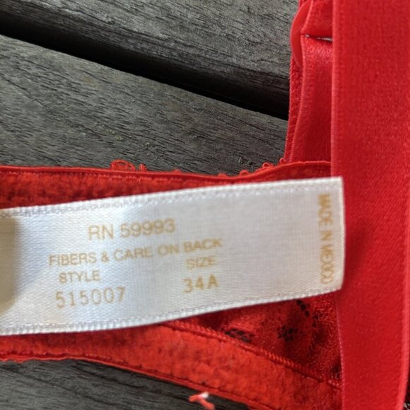 Oscar de la Renta Red Lace Lightly Padded Underwire Bra Size 34A - Picture 6 of 9